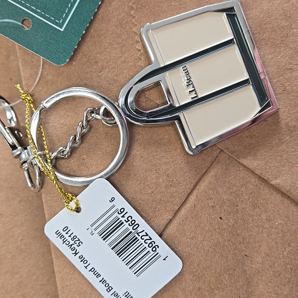 NWT L.L. Bean Boat And Tote Charm Key Chain And Be An Outsider Sticker - Picture 6 of 10